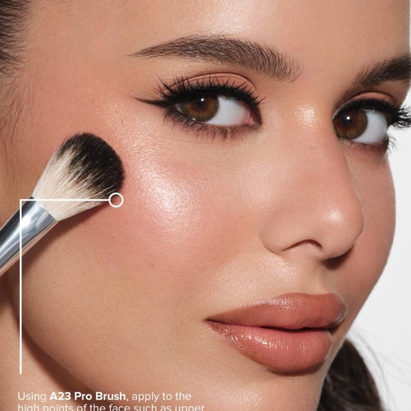 Anastasia Beverly Hills Other - Glow Seeker Highlighter SUN IDOL NEW UNUSED BOXED